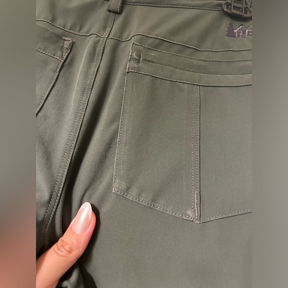 Women’s REI Hiking Dark Grey Roll Up Pants- Size 2 - Picture 6 of 8